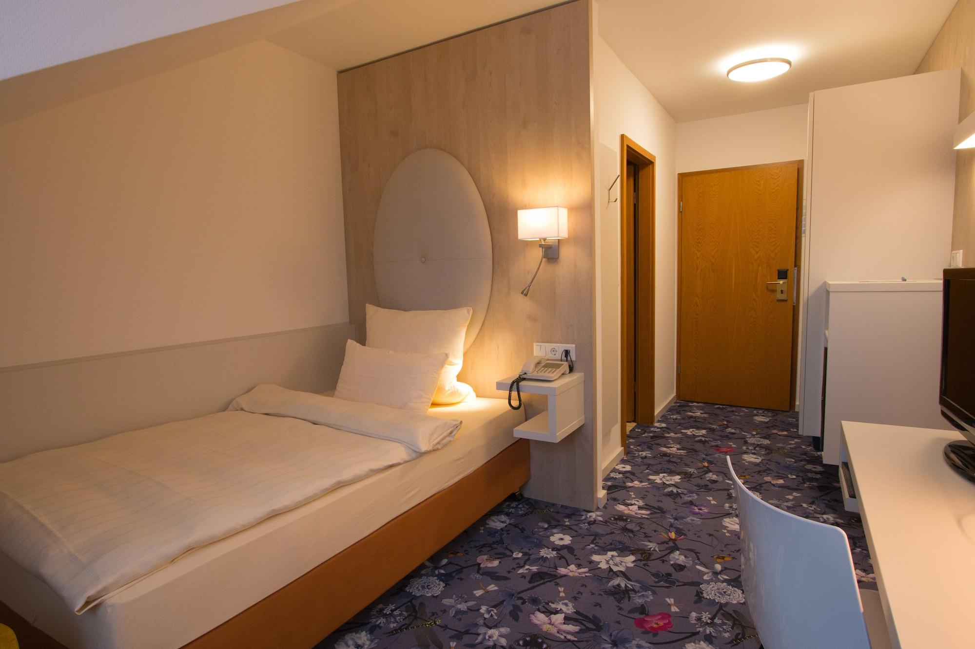 Hotel Zum Loewen Мёрфэльден-Вальдорф Экстерьер фото