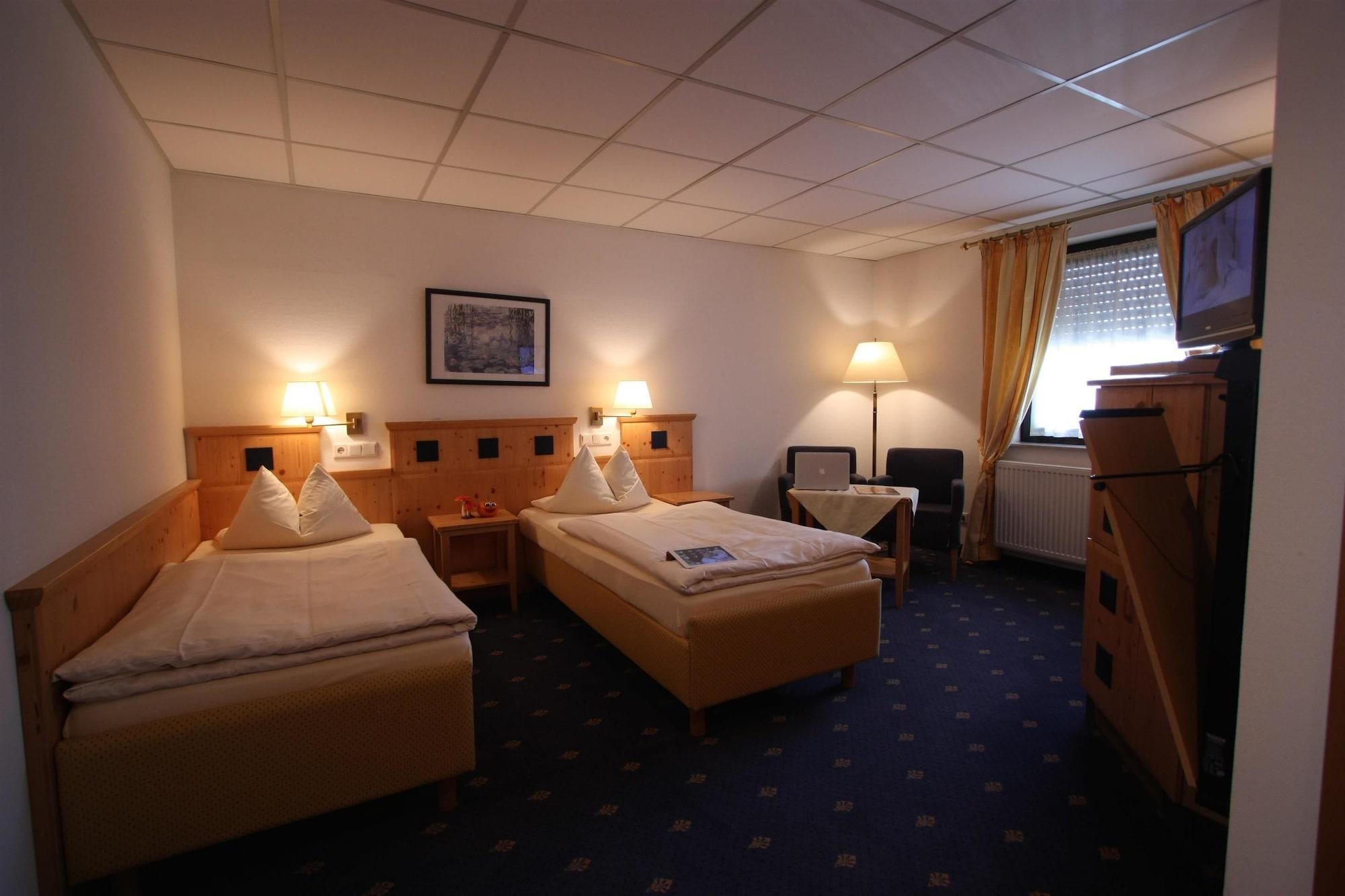 Hotel Zum Loewen Мёрфэльден-Вальдорф Экстерьер фото