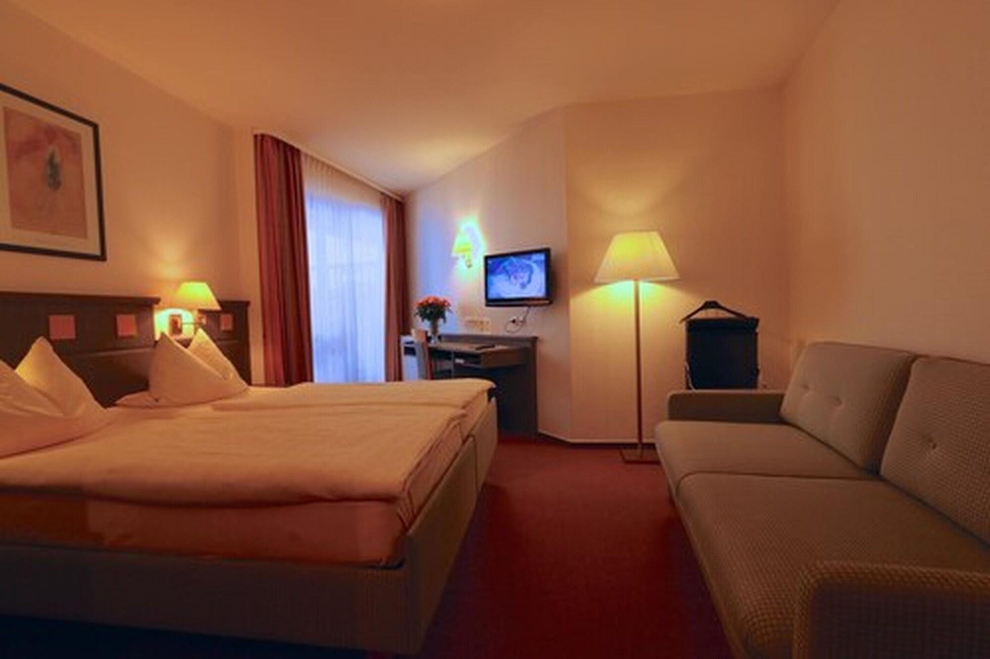 Hotel Zum Loewen Мёрфэльден-Вальдорф Экстерьер фото